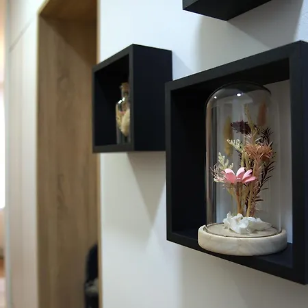 Alina Istocno Sarajevo With Private Garage דירה