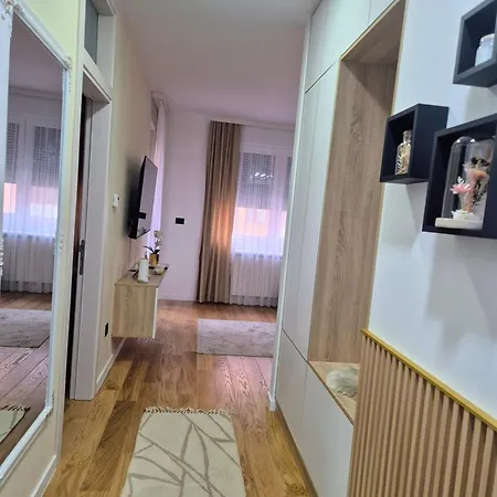 Alina Istocno Sarajevo With Private Garage アパート *